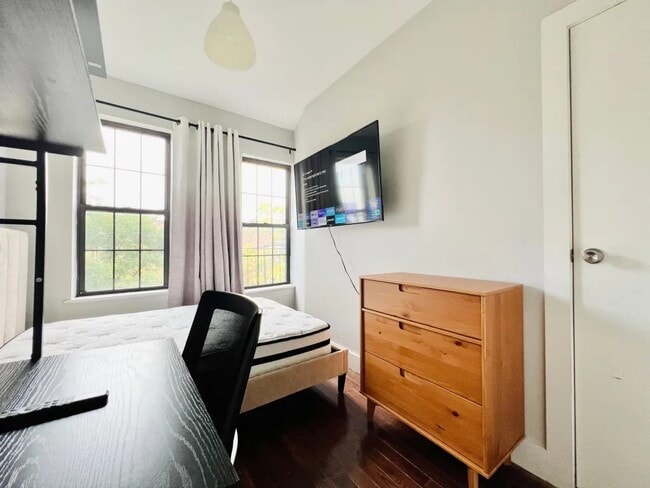 Furnished room/NOT APARTMENT in Brooklyn, NY - Foto de edificio - Building Photo