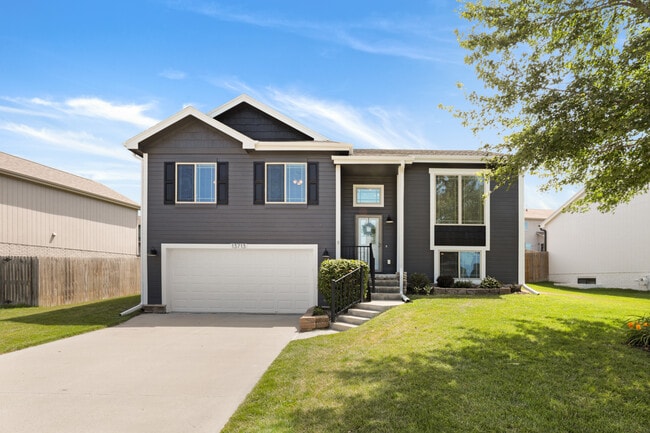 property at 13713 S 44th St