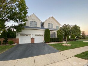 2 Hampshire Pl in Monroe Township, NJ - Building Photo - Building Photo