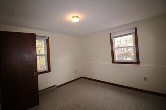 84 Franklin St, Unit 3 in Derry, NH - Building Photo - Building Photo