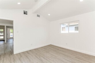 3410 Lynridge Dr in Austin, TX - Building Photo - Building Photo