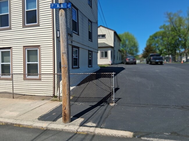 13 Pleasant St, Unit 2nd floor