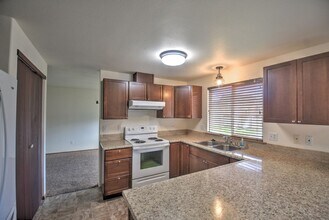 8811 Milbanke Dr SE in Olympia, WA - Building Photo - Building Photo