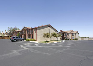 Norma Street in Ridgecrest, CA - Foto de edificio - Building Photo