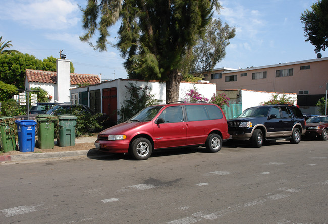 914-922 N Serrano Ave in Los Angeles, CA - Building Photo - Building Photo