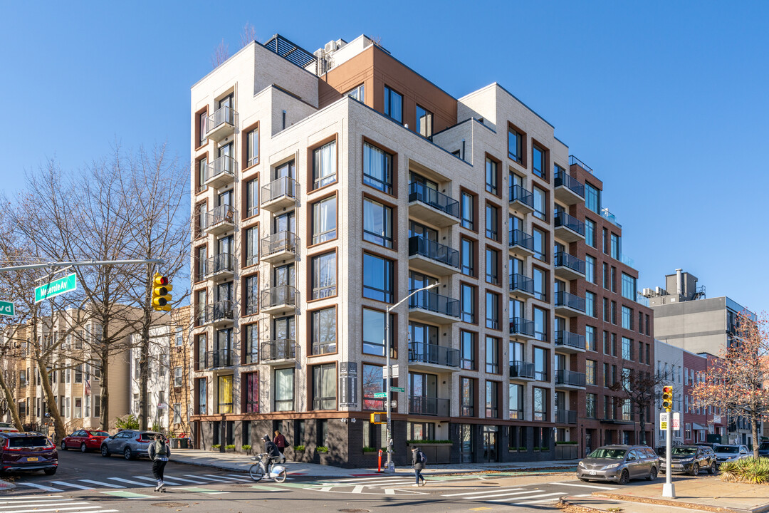 Meserole Green in Brooklyn, NY - Building Photo