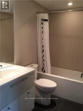 15-3815 Grenville St in Toronto, ON - Building Photo - Building Photo