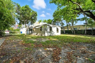 2545 SW 27th Ln in Miami, FL - Building Photo - Building Photo
