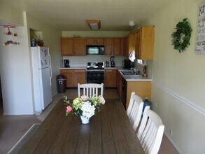 2402 Sunrise Ct in Laramie, WY - Building Photo - Building Photo