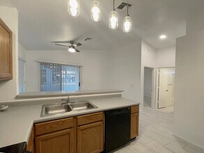 1120 N Val Vista Dr in Gilbert, AZ - Foto de edificio - Building Photo