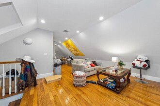 44 Hillside St, Unit 1 in Boston, MA - Building Photo - Building Photo