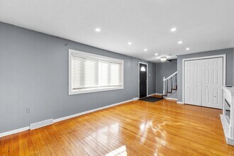 223 Warren St in Randolph, MA - Building Photo - Building Photo