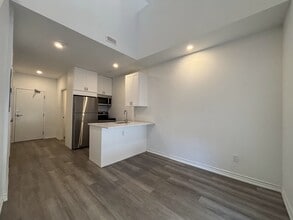 16 W Av S in Hamilton, ON - Building Photo - Building Photo