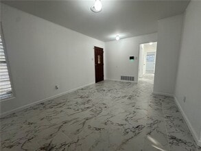 136 Daniel Moore Ave in Portland, TX - Building Photo - Building Photo