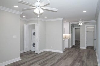 609 Tulip Ave in Stewart Manor, NY - Building Photo - Building Photo