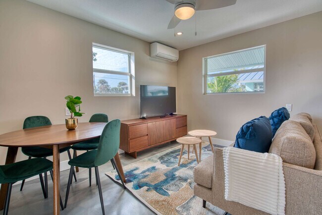 126 Mango St in Fort Myers Beach, FL - Building Photo - Building Photo