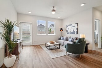 Solace at Rainier Ridge in Puyallup, WA - Foto de edificio - Building Photo