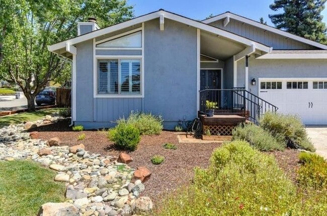 303 Katherine Way in Auburn, CA - Building Photo - Building Photo