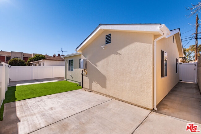 1049 Sonora Ave in Glendale, CA - Building Photo - Building Photo