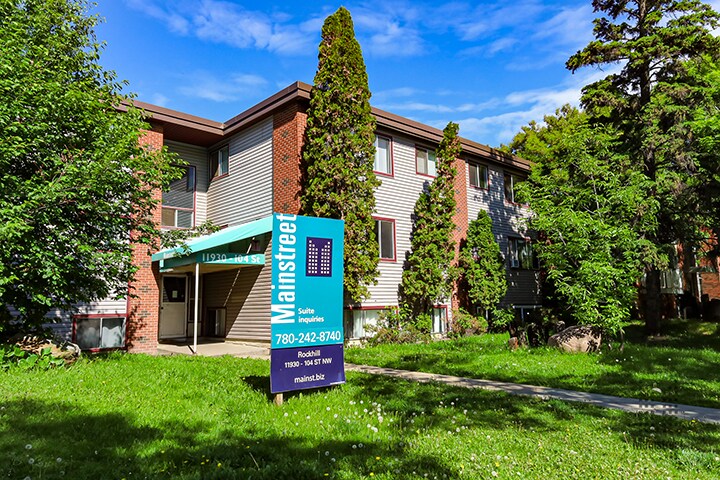 Rockhill Manor in Edmonton, AB - Building Photo