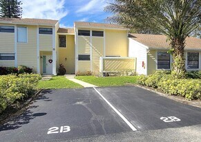 402 Lakewood Ct in Jupiter, FL - Building Photo