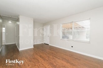 9331 Forest Hills Dr in Tampa, FL - Building Photo - Building Photo