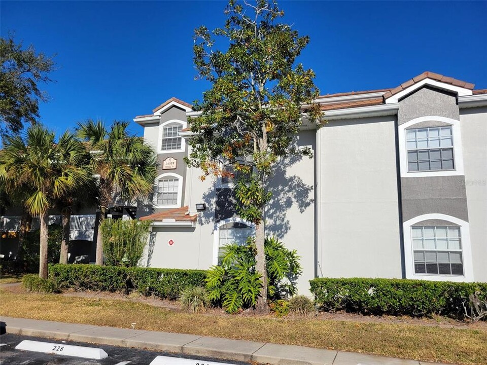 14037 Fairway Island Dr in Orlando, FL - Building Photo