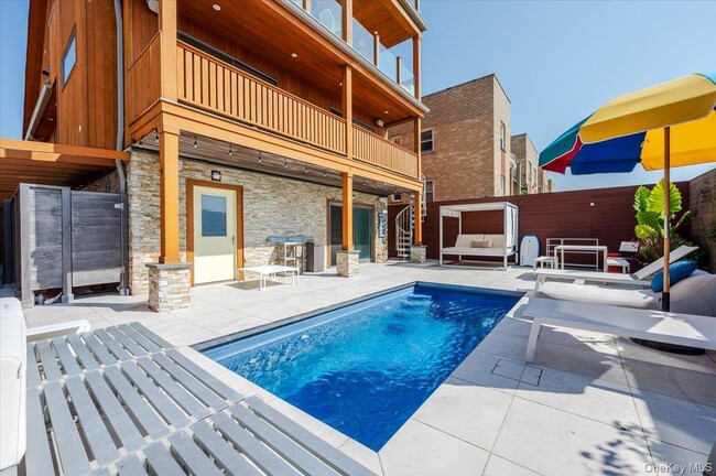 11 Michigan St in Long Beach, NY - Building Photo - Building Photo