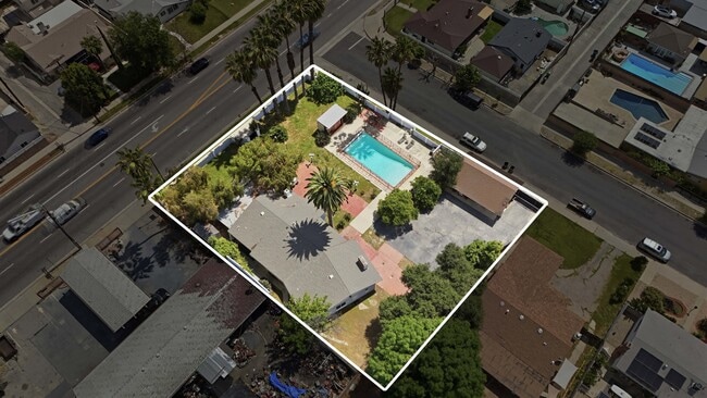 8647 Corbin Ave in Winnetka, CA - Building Photo - Building Photo