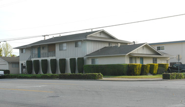 8210 Wren Ave in Gilroy, CA - Building Photo - Building Photo