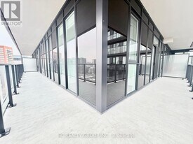 285 Dufferin St in Toronto, ON - Building Photo