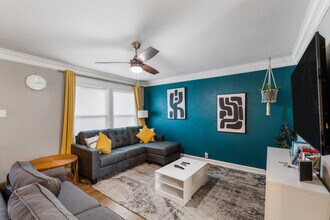 415 Circle Dr in Saskatoon, SK - Building Photo - Building Photo