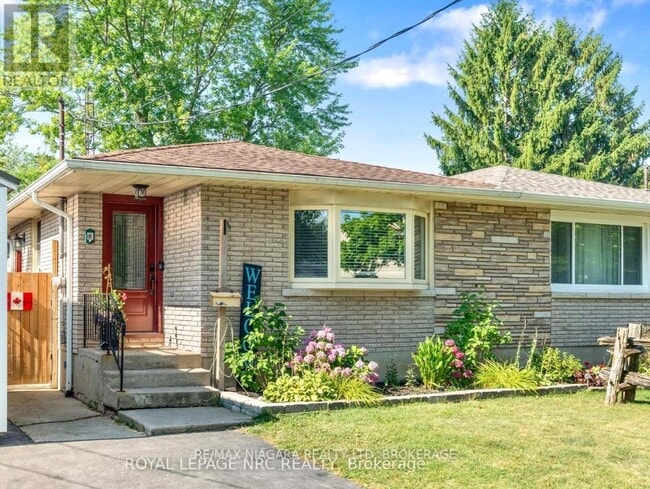 property at 8 Lakehurst Dr