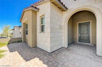 11831 Giroma Ave in Las Vegas, NV - Building Photo - Building Photo