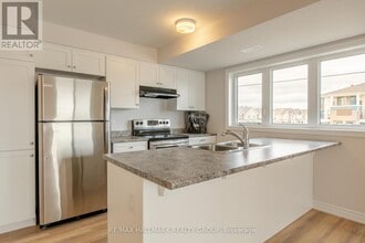 292 Zenith Private in Ottawa, ON - Building Photo - Building Photo