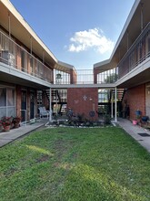 Whispering Oaks Apartment Homes El Campo in El Campo, TX - Building Photo - Building Photo