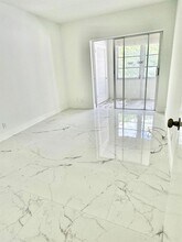 3080 Lake Osborne Dr, Unit 202 in Lake Worth Beach, FL - Building Photo - Building Photo