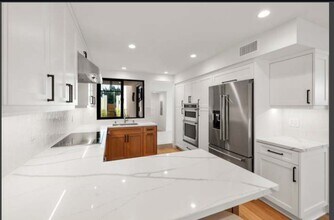 15 Half Moon Bnd in Coronado, CA - Foto de edificio - Building Photo