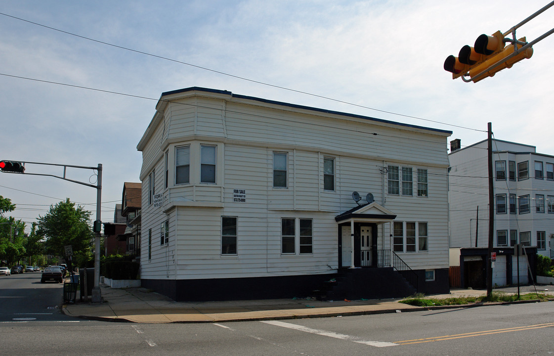 102 40th St in Irvington, NJ - Building Photo