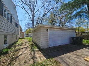 711 Warwick Ave in Barrington, IL - Building Photo - Building Photo