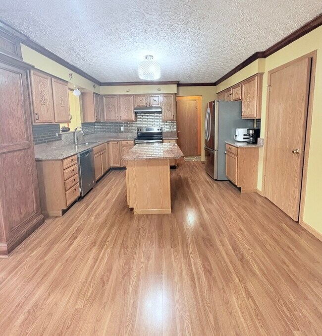 4379 Landmark Rd in Groveport, OH - Foto de edificio - Building Photo