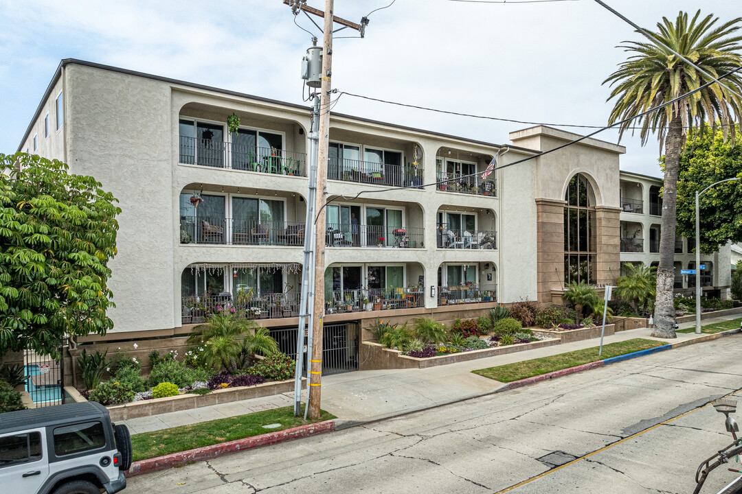 Casa Grande in Long Beach, CA - Building Photo