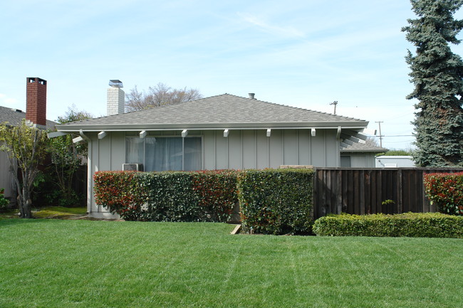 1307-1309 Essex Way in San Jose, CA - Building Photo - Building Photo