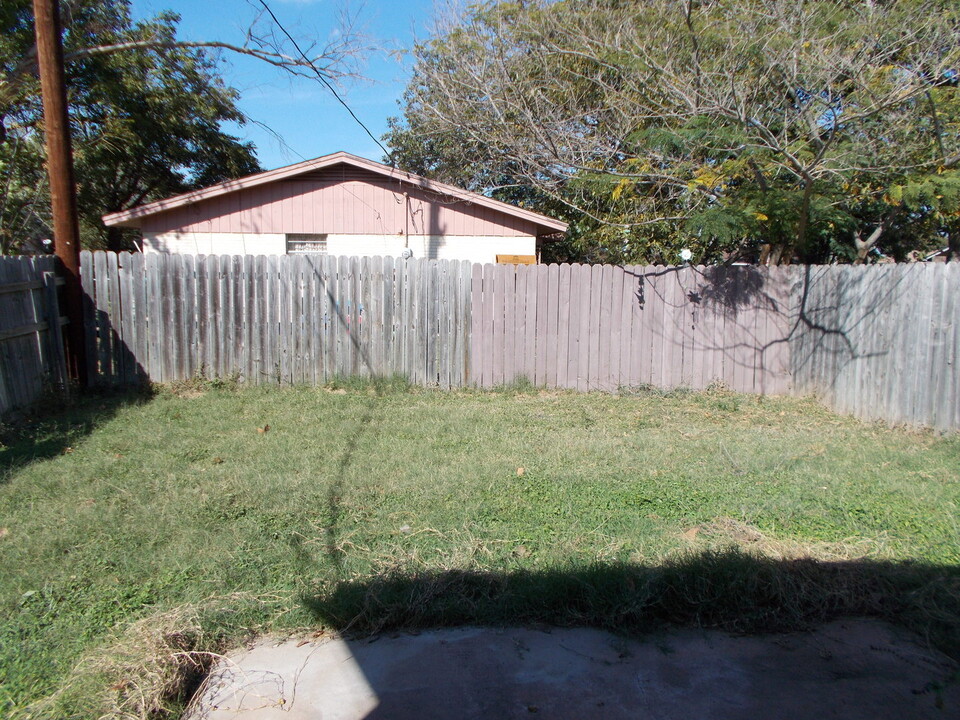 420 Vista W Ct in Bastrop, TX - Building Photo