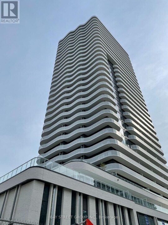 15-915 Holmes Ave in Toronto, ON - Building Photo