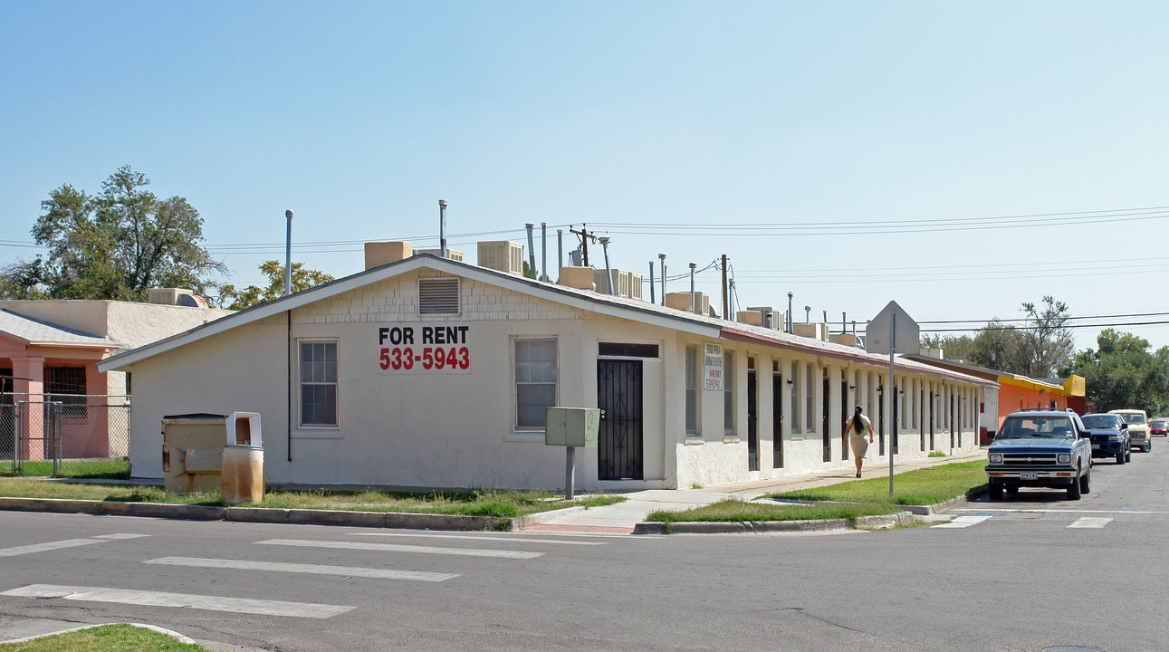 3000 Pera Ave in El Paso, TX - Building Photo