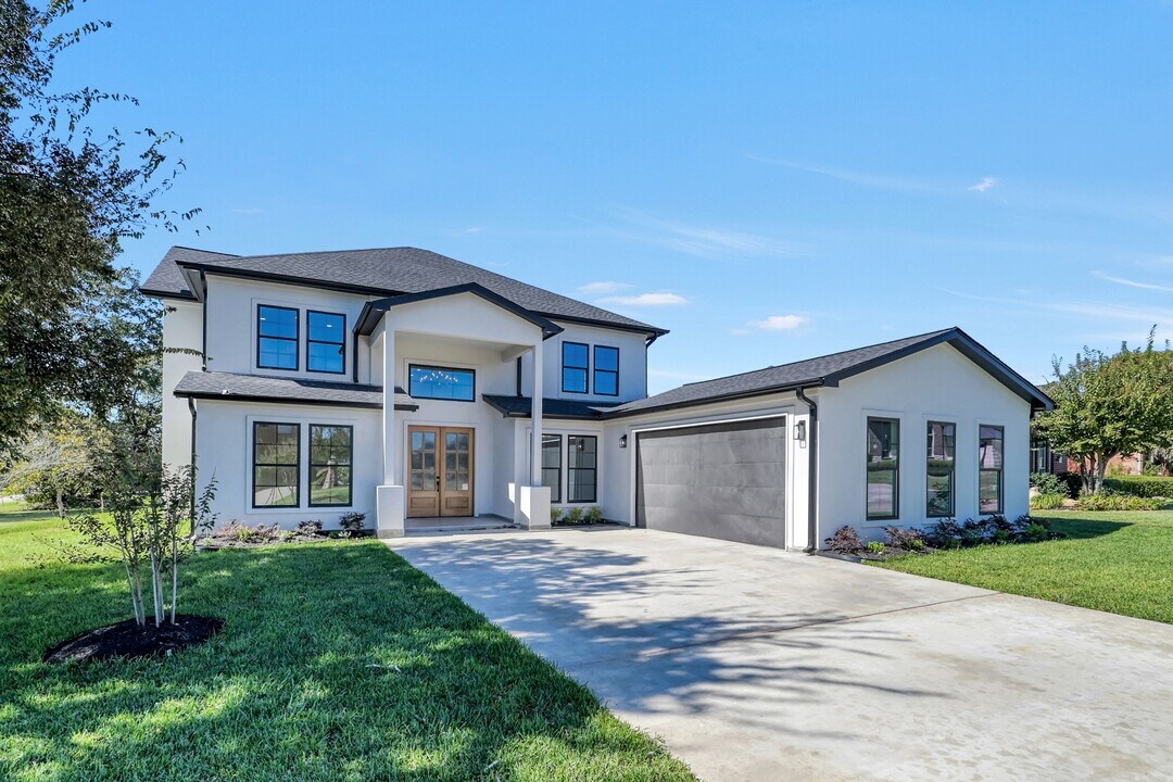 49 Winterhaven Ln in Montgomery, TX - Building Photo