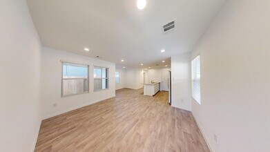 16811 N Marie Vlg Dr in Conroe, TX - Building Photo - Building Photo