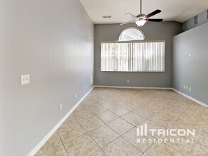 8821 Key W Cir in Tampa, FL - Building Photo - Building Photo