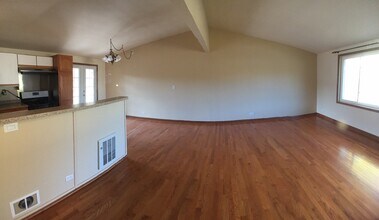 1402 Altamont St in Marquette, MI - Foto de edificio - Building Photo